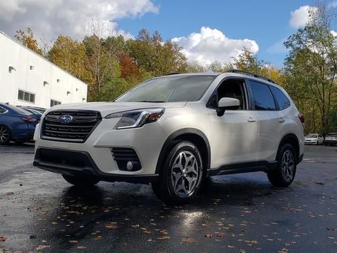 Used 2023 Subaru Forester Premium image 8