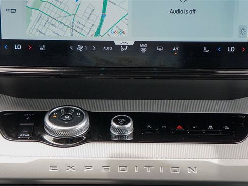Certified 2025 Ford Expedition Active AWD/4WD image 24