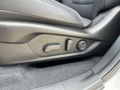 Used 2025 Subaru Forester Premium w/ Convenience Package #2 AWD/4WD image 18