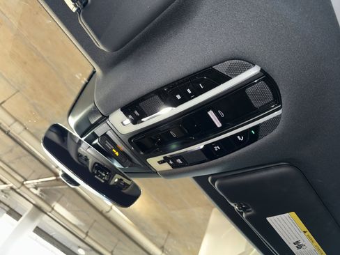 Used 2021 Porsche Cayenne image 31