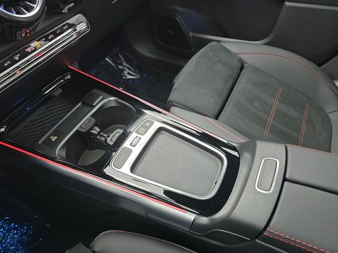 Used 2025 Mercedes-Benz GLB 35 AMG 4MATIC image 24