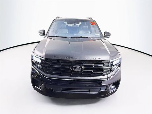 Used 2025 Ford Expedition Max Platinum w/ Stealth Performance Package AWD/4WD image 13