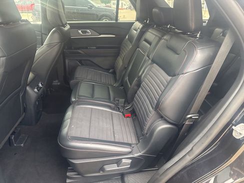 Used 2025 Ford Explorer ST-Line w/ ST-Line Street Pack AWD/4WD image 15