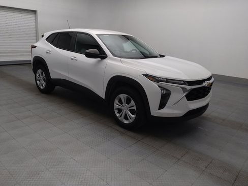 Used 2025 Chevrolet Trax LS FWD image 11