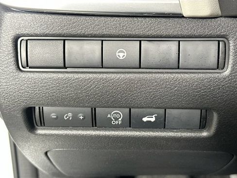 Used 2025 Nissan Rogue SV AWD/4WD image 22