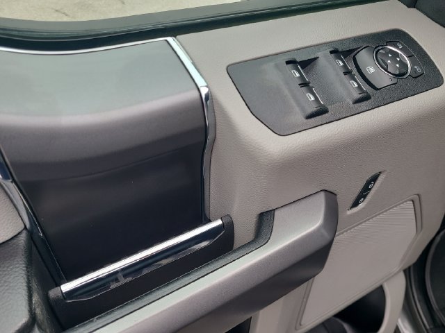 Used 2019 Ford F150 XLT w/ Equipment Group 302A Luxury AWD/4WD image 18
