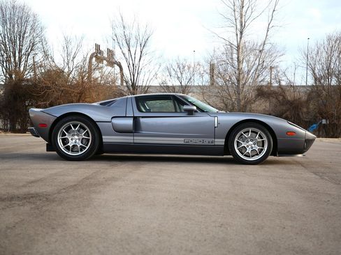 Used 2006 Ford GT image 26