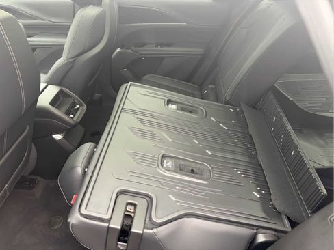 Used 2023 Cadillac Lyriq AWD image 19