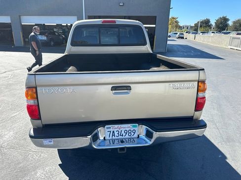 Used 2002 Toyota Tacoma PreRunner w/ SR5 Pkg w/ Chrome Pkg RWD image 3