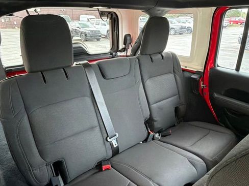 Used 2020 Jeep Wrangler Unlimited Sahara w/ Cold Weather Group AWD/4WD image 13