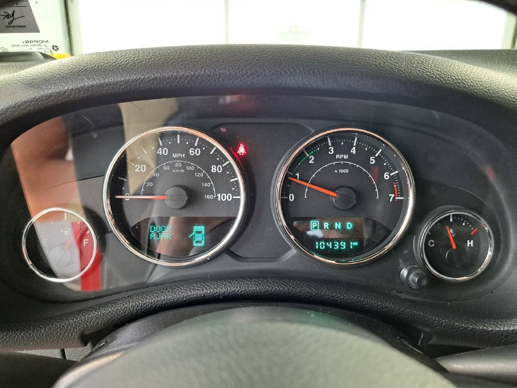 Used 2016 Jeep Wrangler Sahara w/ Connectivity Group AWD/4WD image 9