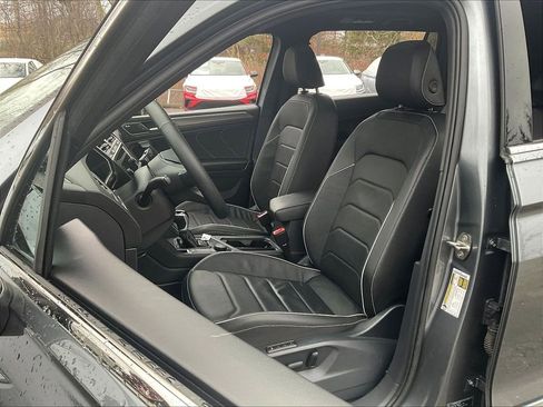 Used 2023 Volkswagen Tiguan SEL R-Line image 10