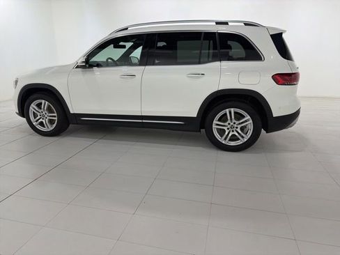 Used 2021 Mercedes-Benz GLB 250 4MATIC image 2