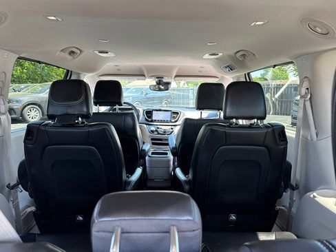 Used 2023 Chrysler Pacifica Touring-L FWD image 20
