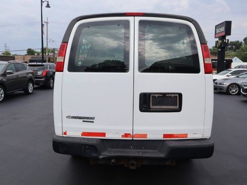 Used 2007 Chevrolet Express 3500 Extended Passenger RWD image 4