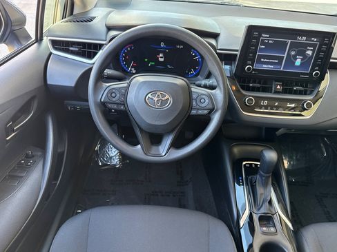 Used 2022 Toyota Corolla LE FWD image 28