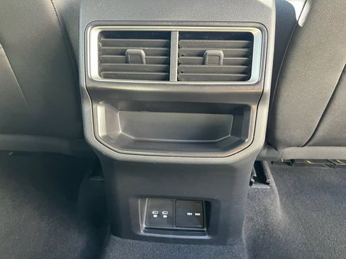 Used 2025 Volkswagen Atlas Cross Sport SE image 30