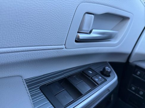 Used 2025 Toyota Sienna XLE image 31