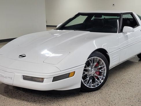 Used 1994 Chevrolet Corvette Coupe RWD image 20