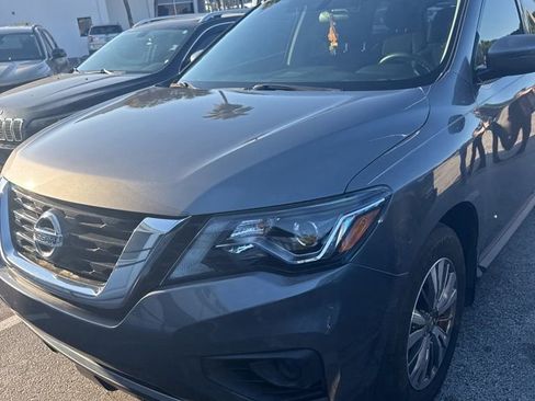Used 2018 Nissan Pathfinder S image 3