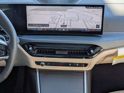 Used 2025 BMW 330i xDrive Sedan w/ Premium Package image 27