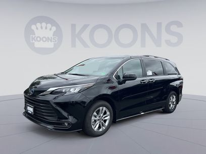 New 2025 Toyota Sienna XLE