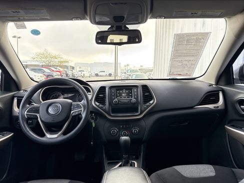 Used 2018 Jeep Cherokee Latitude image 16