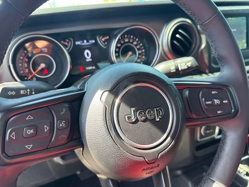 Used 2023 Jeep Wrangler Unlimited Sport AWD/4WD image 17