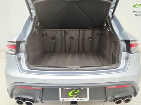Used 2024 Porsche Macan AWD/4WD image 29