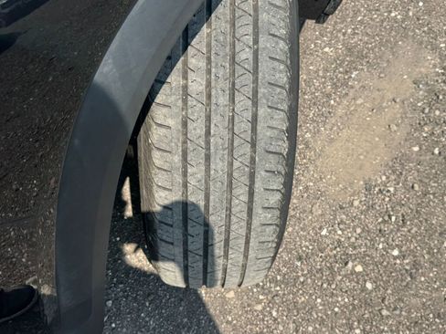 Used 2023 GMC Acadia SLE w/ Driver Convenience Package image 22