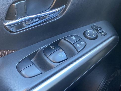 Used 2018 Nissan Kicks SR image 20