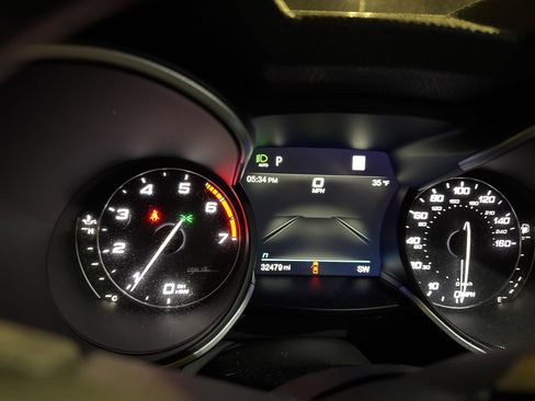 Used 2022 Alfa Romeo Stelvio Veloce image 7