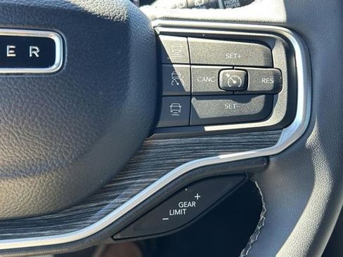 Used 2024 Jeep Wagoneer Series II image 13