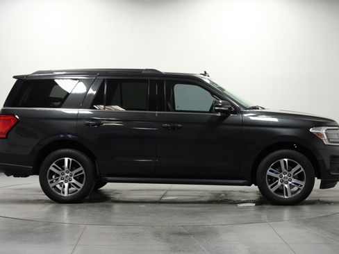 Used 2024 Ford Expedition XLT RWD image 3