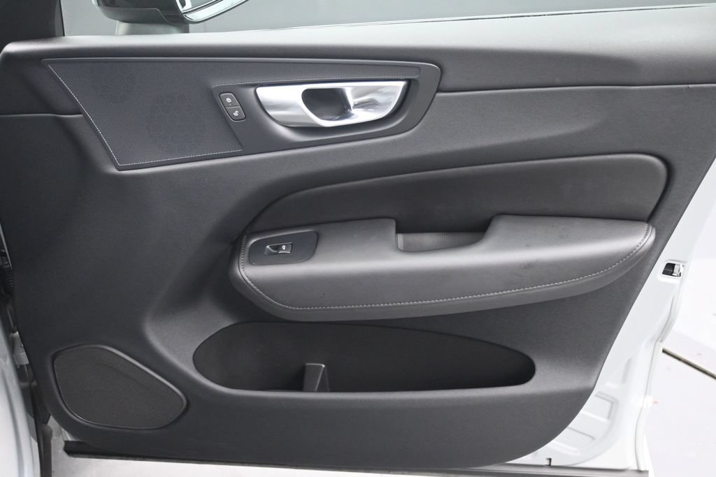 Certified 2024 Volvo XC60 B5 Plus AWD/4WD image 13
