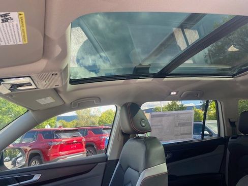 New 2026 Volkswagen Atlas Peak Edition image 9