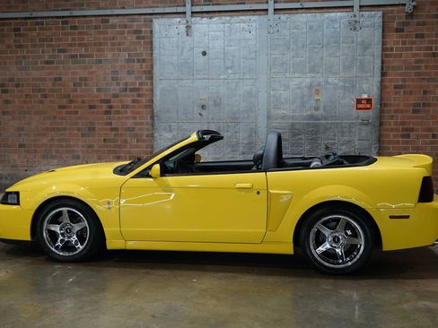 Used 2003 Ford Mustang Cobra image 11