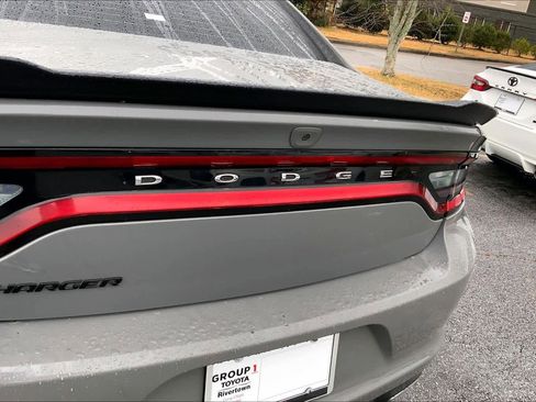 Used 2017 Dodge Charger SXT w/ Blacktop Package image 10