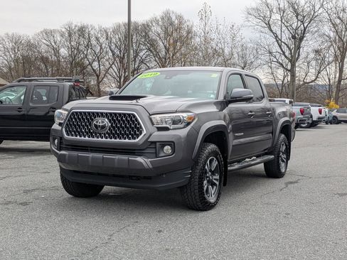 Used 2019 Toyota Tacoma TRD Sport image 3