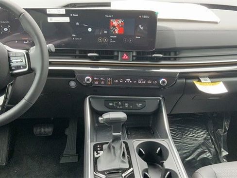 New 2025 Kia Carnival SX Prestige image 24