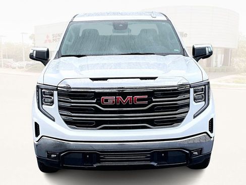 Used 2025 GMC Sierra 1500 SLT image 2