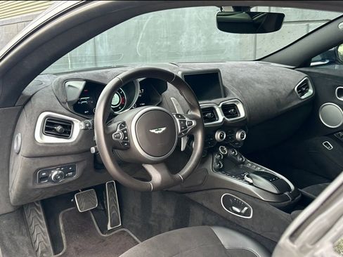 Used 2021 Aston Martin V8 Vantage Coupe image 4