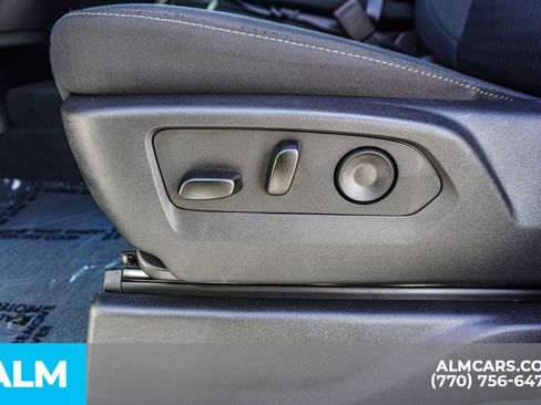 Used 2025 Chevrolet Silverado 2500 LT w/ Convenience Package image 36