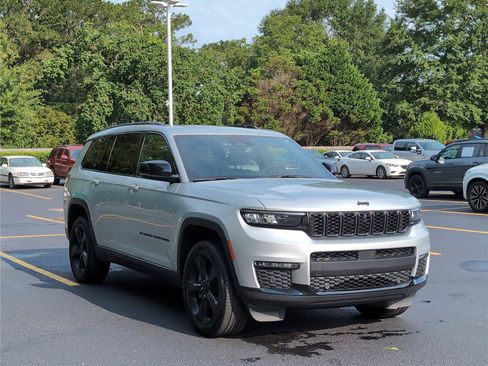 Used 2025 Jeep Grand Cherokee L Limited w/ Luxury Tech Group II RWD image 8