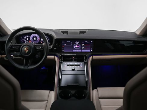 Certified 2025 Porsche Panamera 4 AWD/4WD image 34