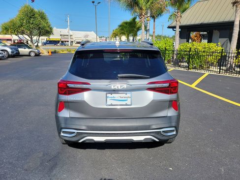 Used 2023 Kia Seltos S w/ Navigation Package FWD image 7