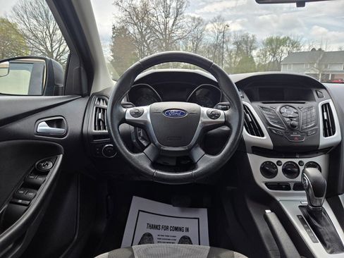 Used 2014 Ford Focus SE w/ SE Sport Package image 35