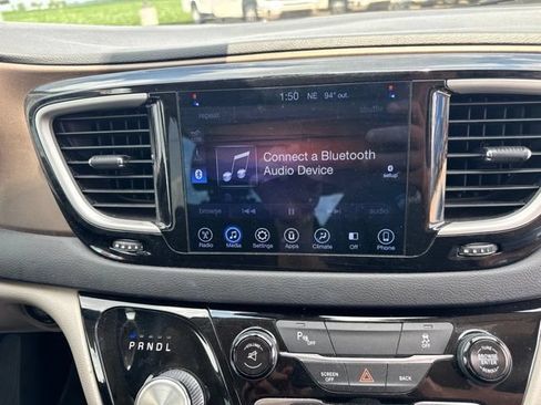 Used 2017 Chrysler Pacifica Touring FWD image 14
