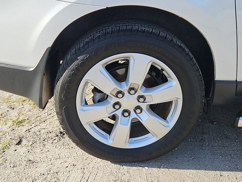 Used 2017 Chevrolet Traverse LT w/ Style and Technology Package FWD image 5