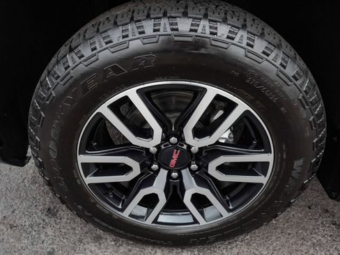 Used 2025 GMC Sierra 1500 AT4 w/ AT4 Premium Package image 9